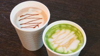 ホットココアとホット抹茶ラテ | Furano Marche