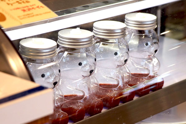 イチゴとイチゴくまちゃん*イチゴのストッパー*リネン巾着*手刺繍 さいたまイチゴ推しっす！優勝～ストロベリー！なっく・ストロベリ～FIVE | Kuma-Shop powered by BASE