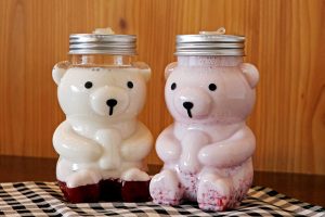 イチゴとイチゴくまちゃん*イチゴのストッパー*リネン巾着*手刺繍 さいたまイチゴ推しっす！優勝～ストロベリー！なっく・ストロベリ～FIVE | Kuma-Shop powered by BASE